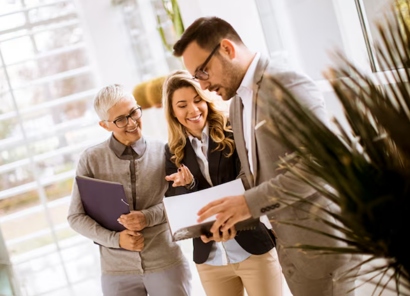 Especialista analisando planejamento tributário